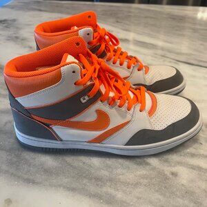 MENS NIKE SKY FORCE MID VINTAGE BASKETBALL SHOES. SIZE 12 RETAIL: $130